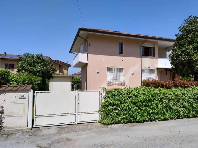 Casa in vendita a Tonfano, Toscana