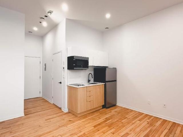Apartment for rent in St. Leonard's, Quebec