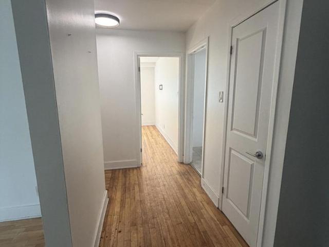 Apartment for rent in Pointe-claire, Quebec