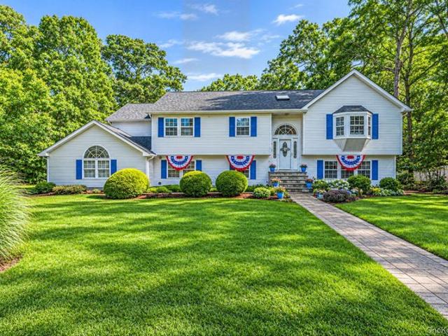 House for sale in Middle Island, Town of Brookhaven