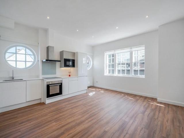 Apartment for rent in Horsell, Woking