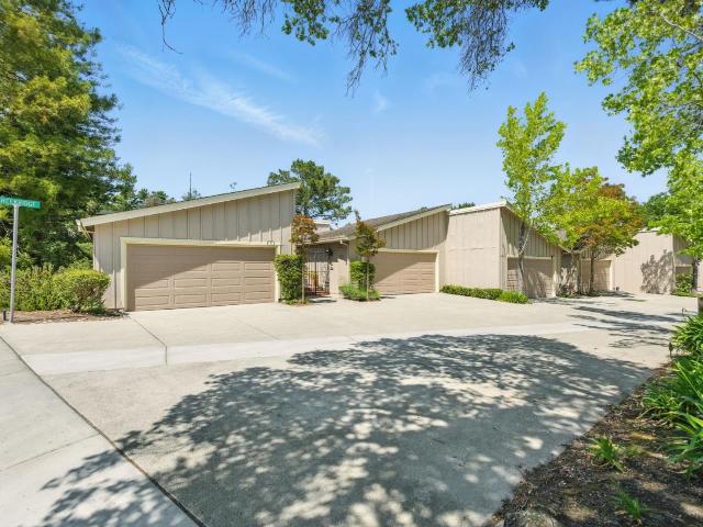 Townhouse for sale in San Mateo