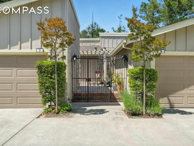 Townhouse for sale in San Mateo