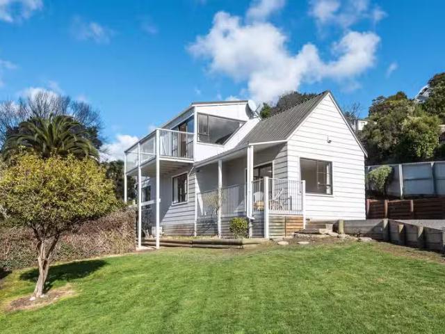 House for sale in Chaslands, Canterbury