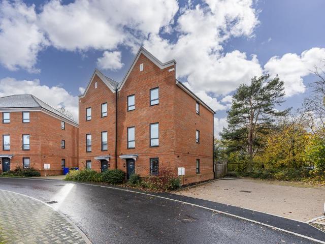 House for rent in Gun Hill Park, Aldershot
