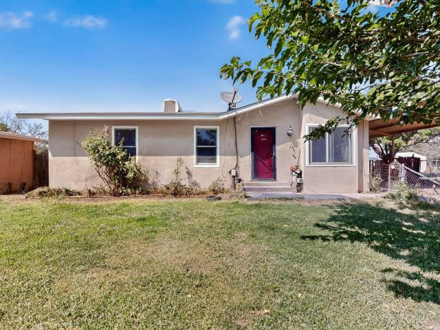 House for sale in Peralta, New Mexico