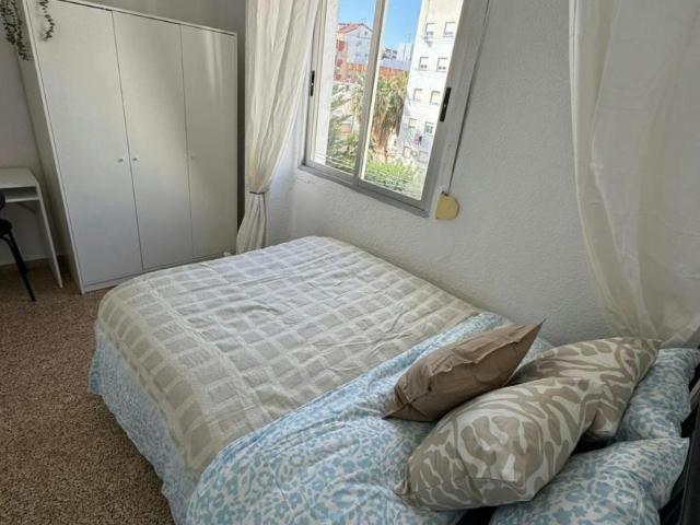 Habitación en alquiler en Barri dels Ollers, l'Horta Sud