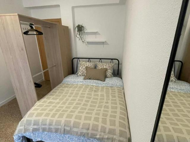 Habitación en alquiler en Barri dels Ollers, l'Horta Sud