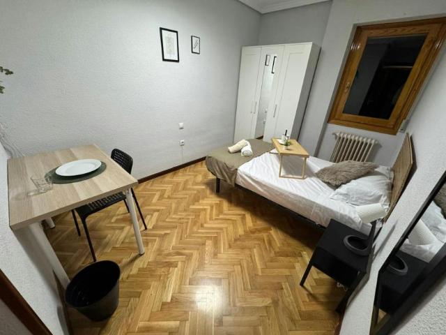 Habitación en alquiler en Alcalá De Henares, Reyes Católicos