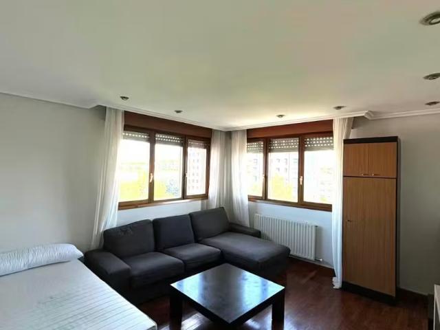 Habitación en alquiler en Arriaga-Lakua, Gasteizko kuadrilla