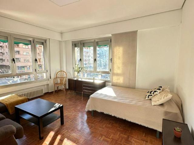 Habitación en alquiler en Las Gaunas, Logroño
