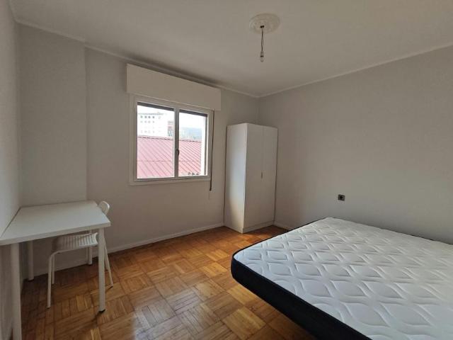 Habitación en alquiler en Fozaneldi, Oviedo