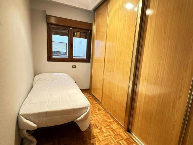 Habitación en alquiler en Oviedo, Fozaneldi