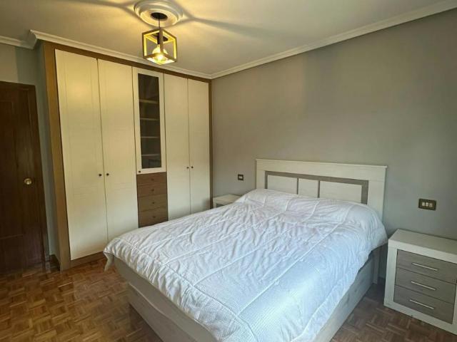 Habitación en alquiler en Oviedo, Fozaneldi