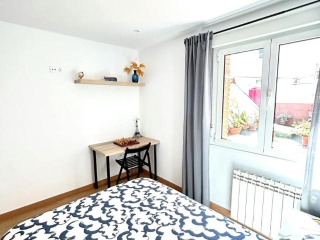 Habitación en alquiler en Oviedo, La Tenderina