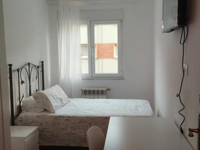 Habitación en alquiler en Oviedo, Pumarín