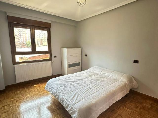 Habitación en alquiler en Fozaneldi, Oviedo
