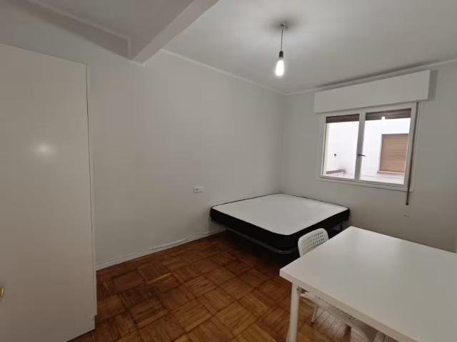 Habitación en alquiler en Fozaneldi, Oviedo