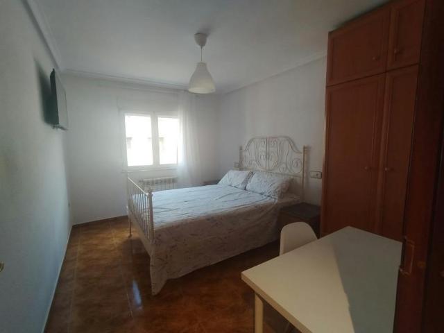 Habitación en alquiler en Oviedo, Pumarín