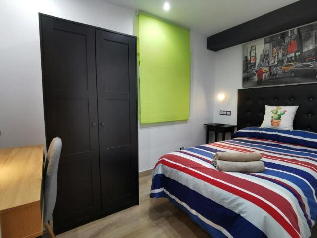 Habitación en alquiler en Oviedo, Teatinos