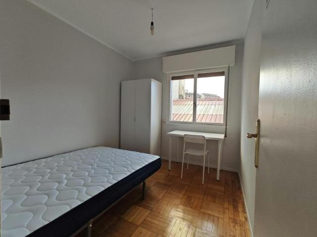 Habitación en alquiler en Fozaneldi, Oviedo