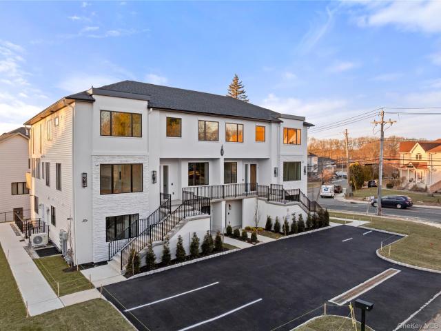 Condo for sale in Rockland, New York