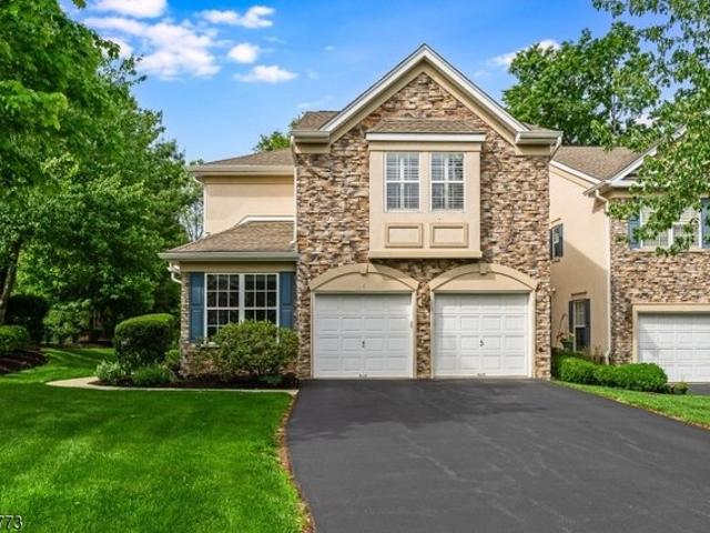 Townhouse for sale in Neshanic Station, New Jersey
