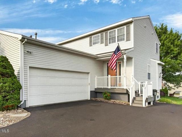 Townhouse for sale in Saratoga, New York