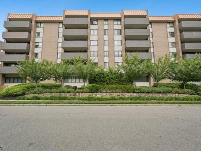 Condo for sale in Summit, New Jersey
