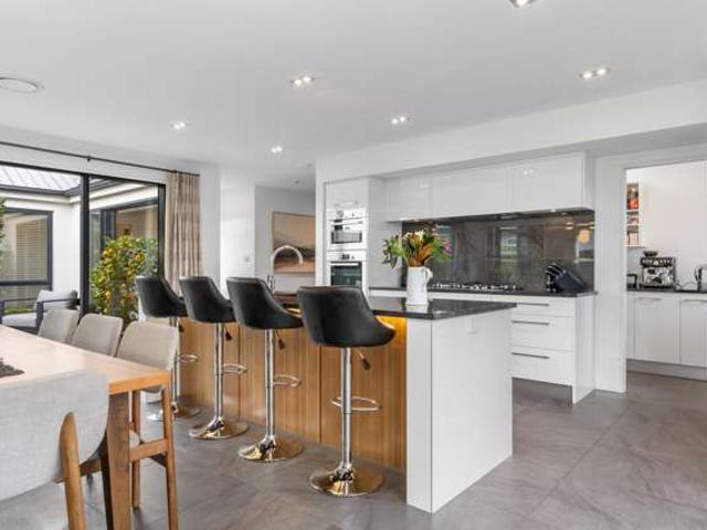 House for sale in Chaslands, Canterbury