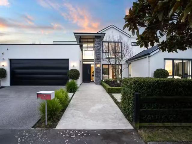 House for sale in Chaslands, Canterbury