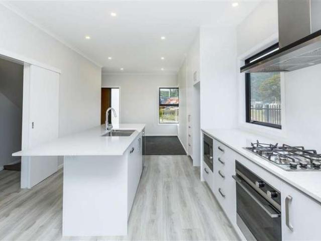 Townhouse for rent in Pauatahanui, Wellington