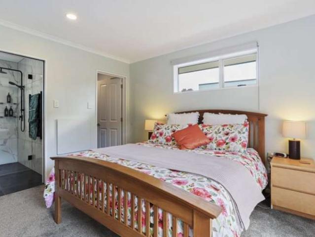 Property for sale in Chaslands, Canterbury