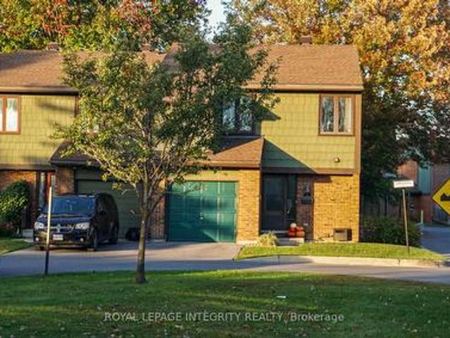 Townhouse for sale in Bethune Condominium, Ottawa