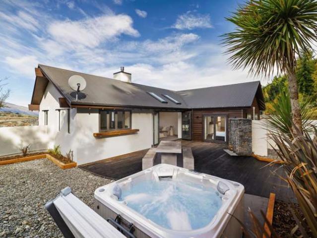 House for sale in Otakou