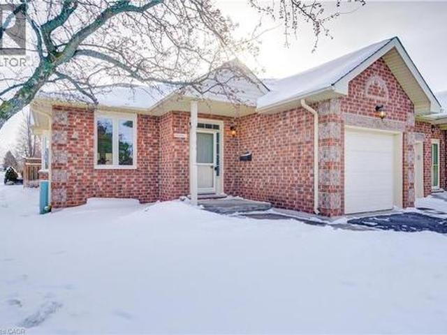 Townhouse for sale in Ancaster, Ontario