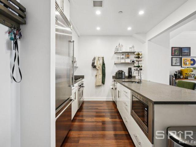 Condo for sale in Arverne, New York