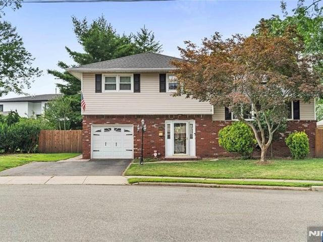 House for sale in Rochelle Park, New Jersey