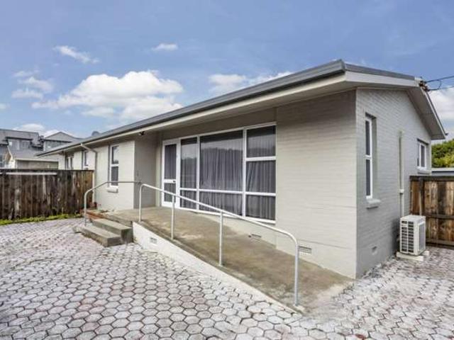Property for sale in Chaslands, Canterbury
