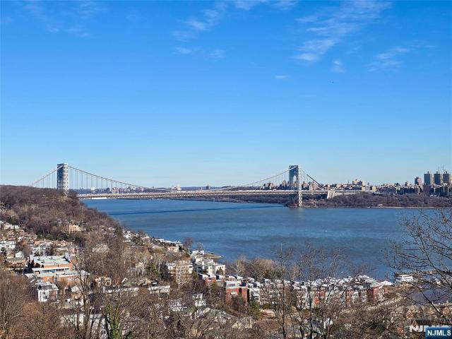 House for sale in Fort Lee, New Jersey