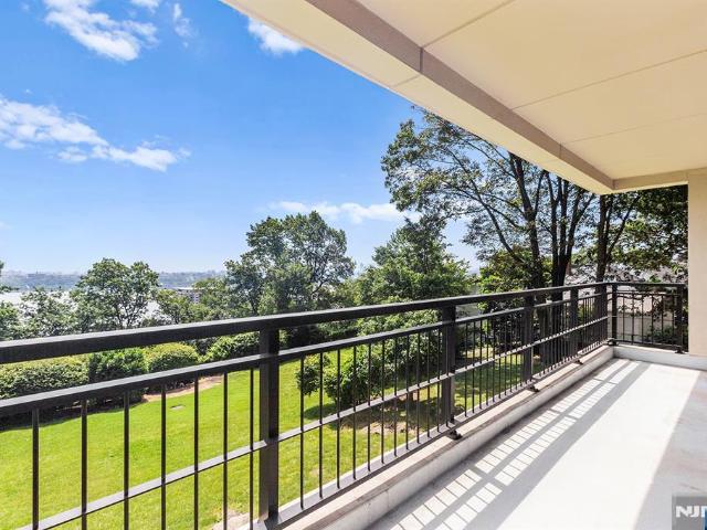 House for sale in Fort Lee, New Jersey