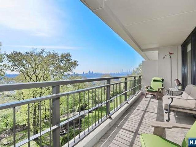 House for sale in Fort Lee, New Jersey