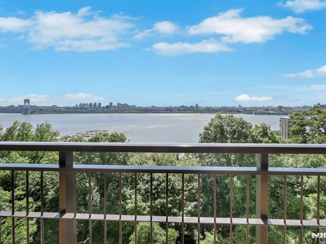 House for sale in Fort Lee, New Jersey