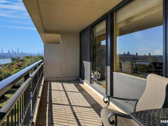 House for sale in Fort Lee, New Jersey