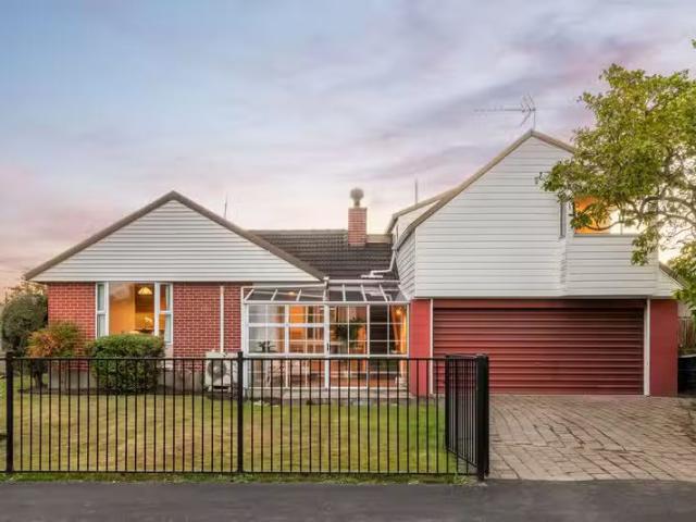 House for sale in Chaslands, Canterbury