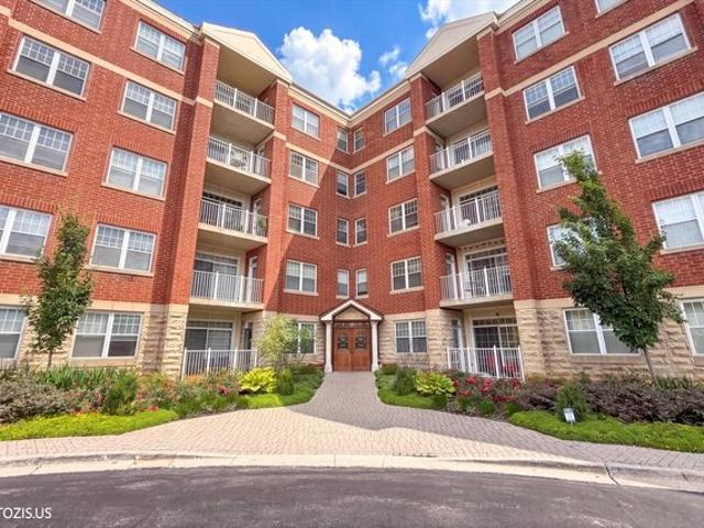 Condo for sale in Itasca, Illinois