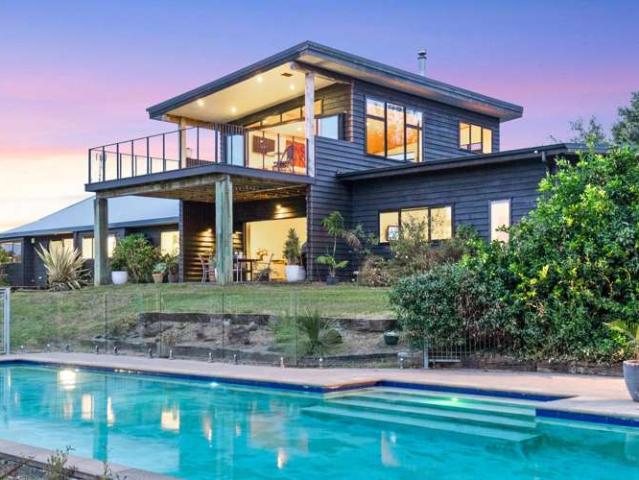 House for sale in Karaka, Franklin