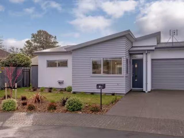 House for sale in Chaslands, Canterbury