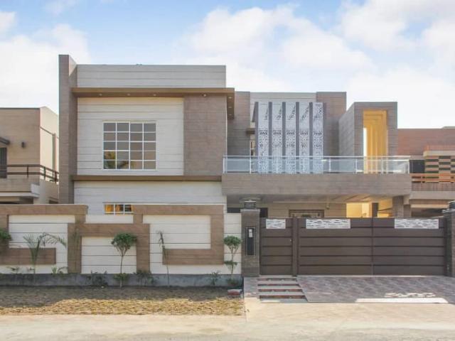 House for sale in Naz Town, لاہور ڈویژن
