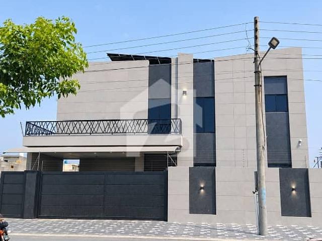 Building for sale in لاہور, لاہور ڈویژن